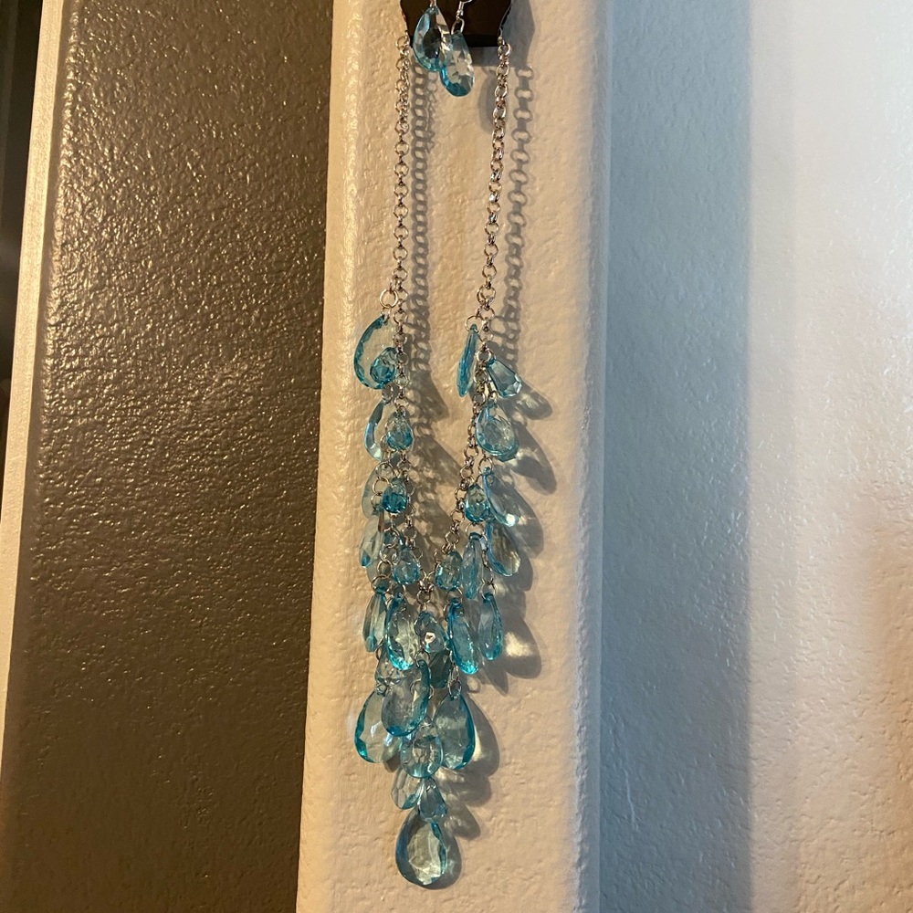 Chunky necklace and earrings